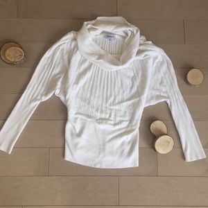 Terra Nostra white turtle neck🌸